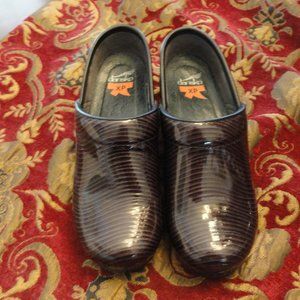 Dansko Nursing shoes!! size 36/us 6